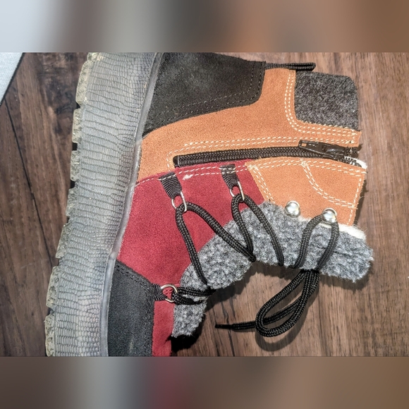 Winter Boots - Picture 4 of 7